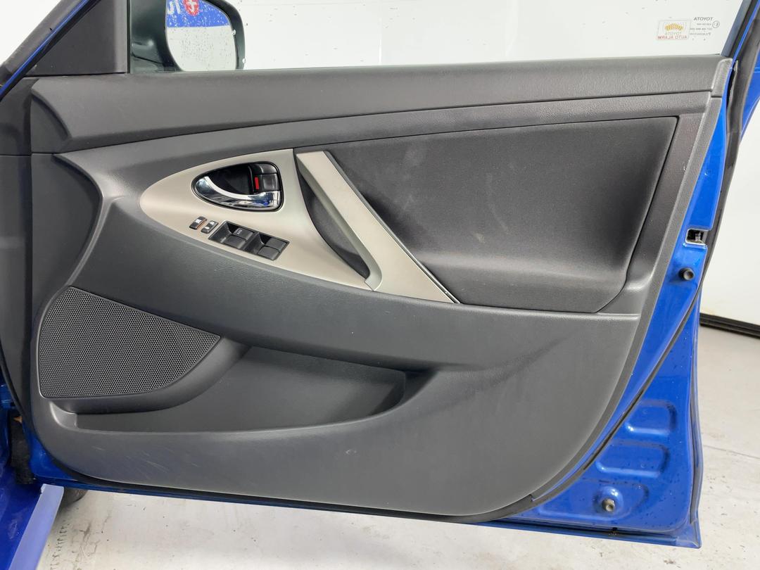 Photo '15' of Toyota Camry
