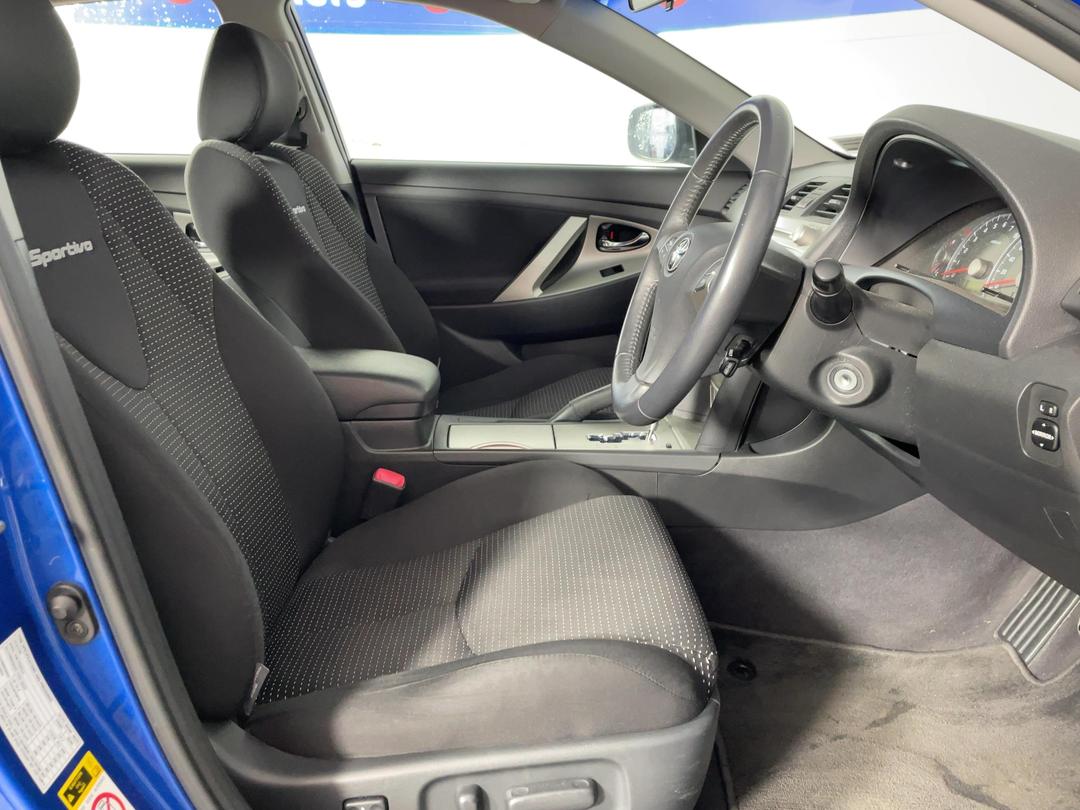 Photo '16' of Toyota Camry
