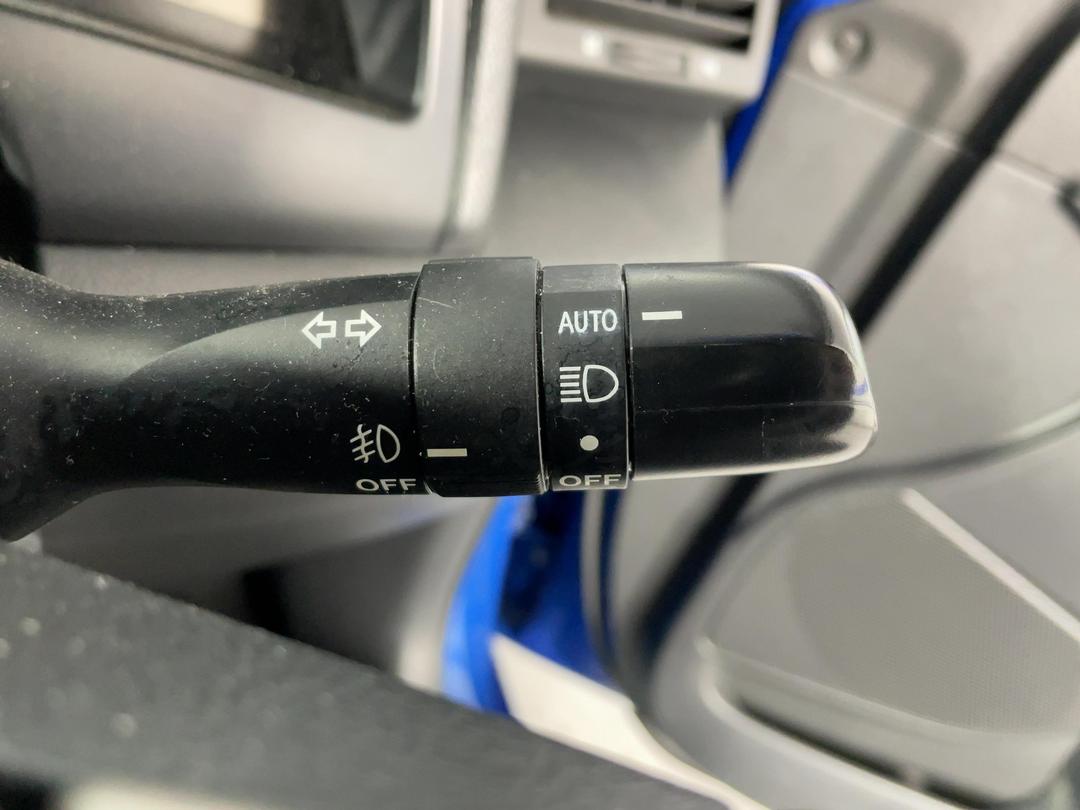 Photo '28' of Toyota Camry