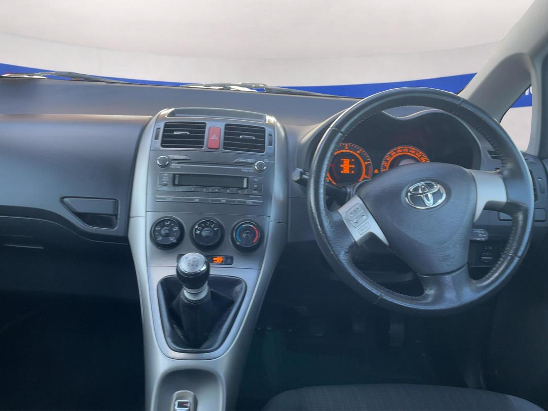 Photo '16' of Toyota Corolla