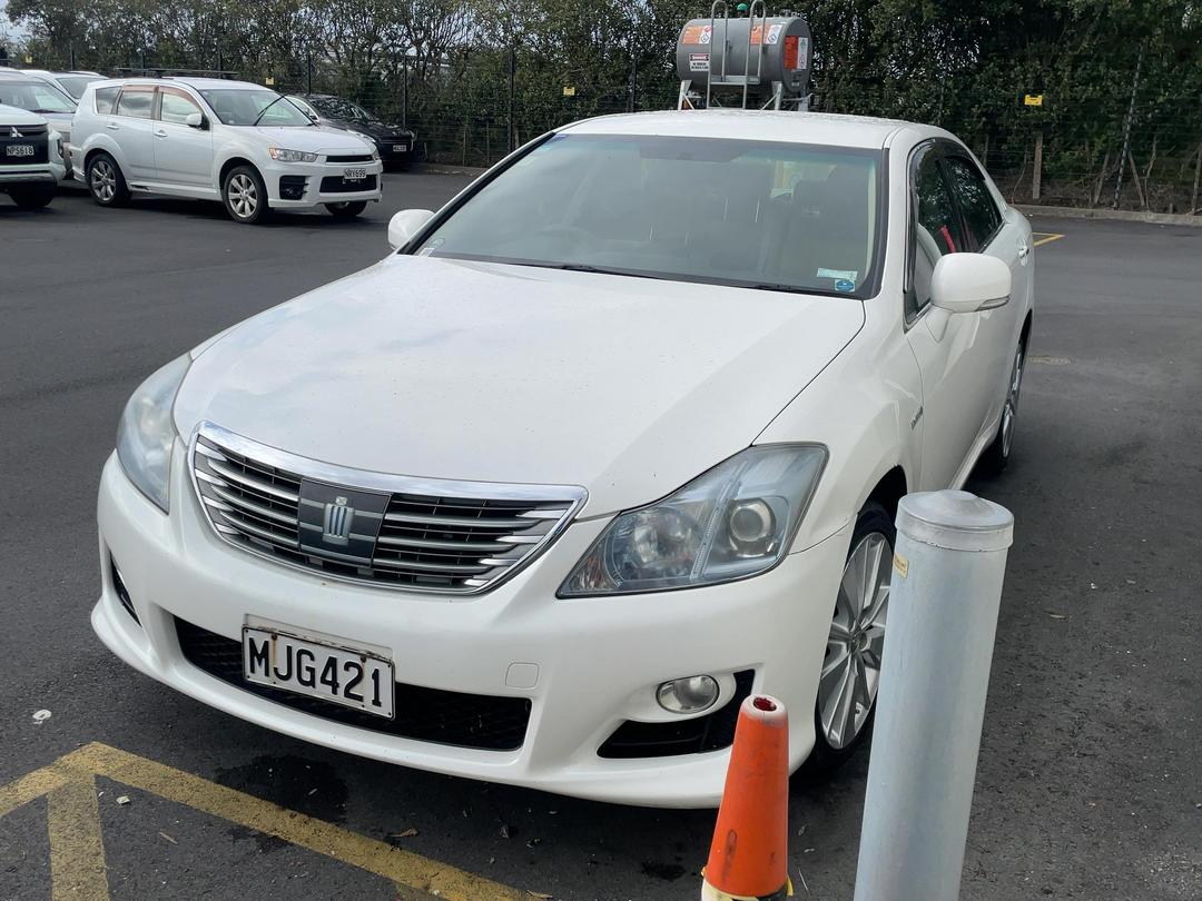 Photo '3' of Toyota Crown Photo '3' of Toyota Crown