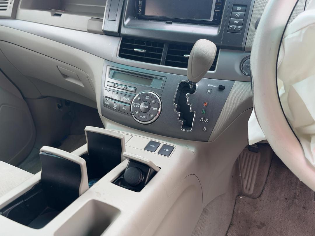 Photo '7' of Toyota Estima Photo '7' of Toyota Estima