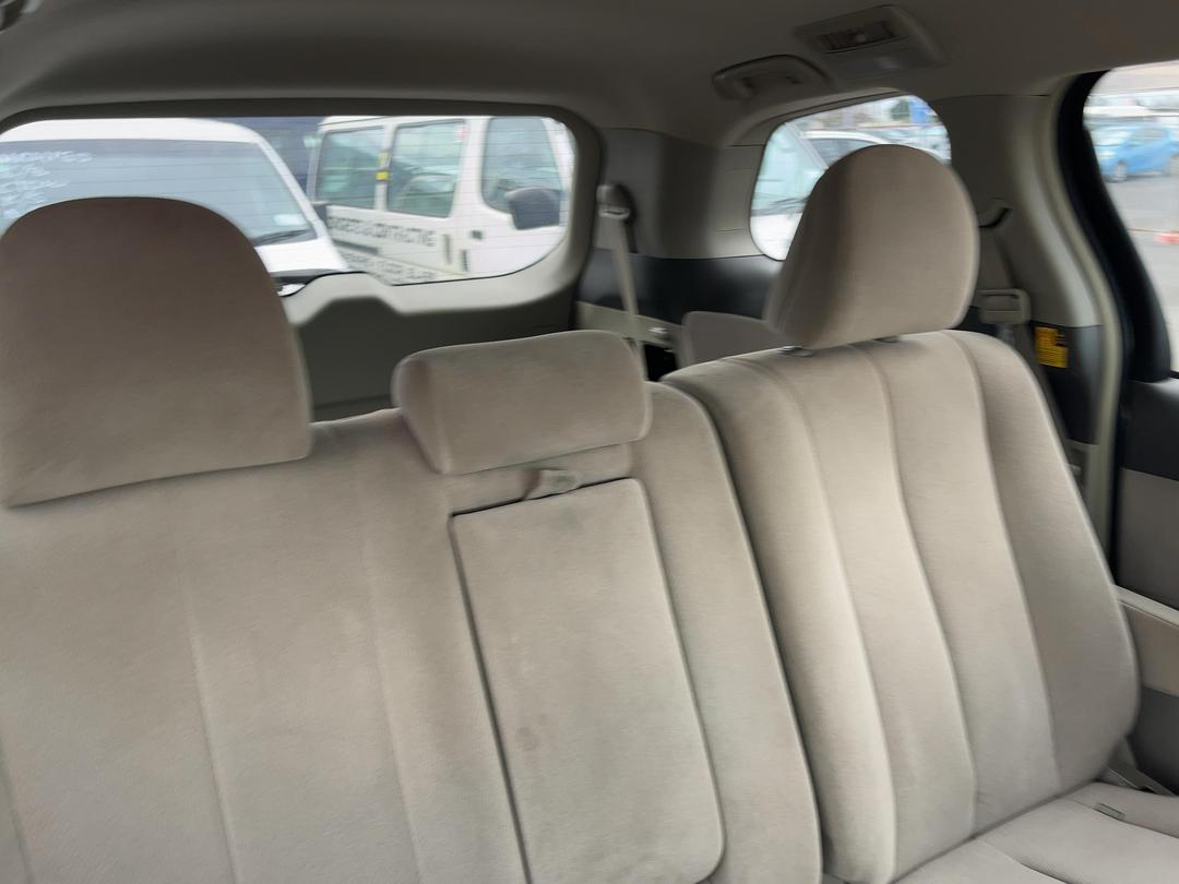 Photo '8' of Toyota Estima Photo '8' of Toyota Estima