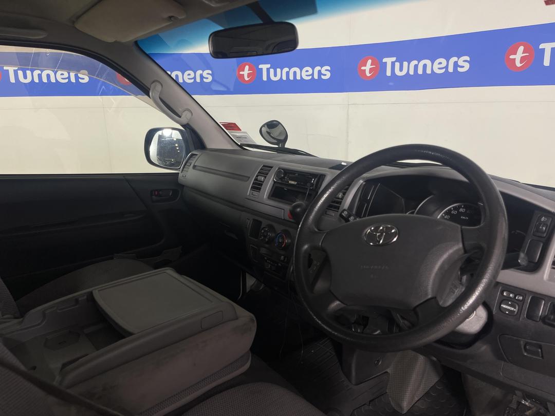 Photo '16' of Toyota Hiace