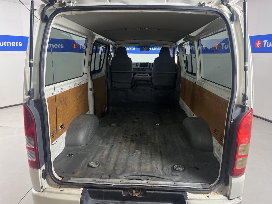 Photo '14' of Toyota Hiace