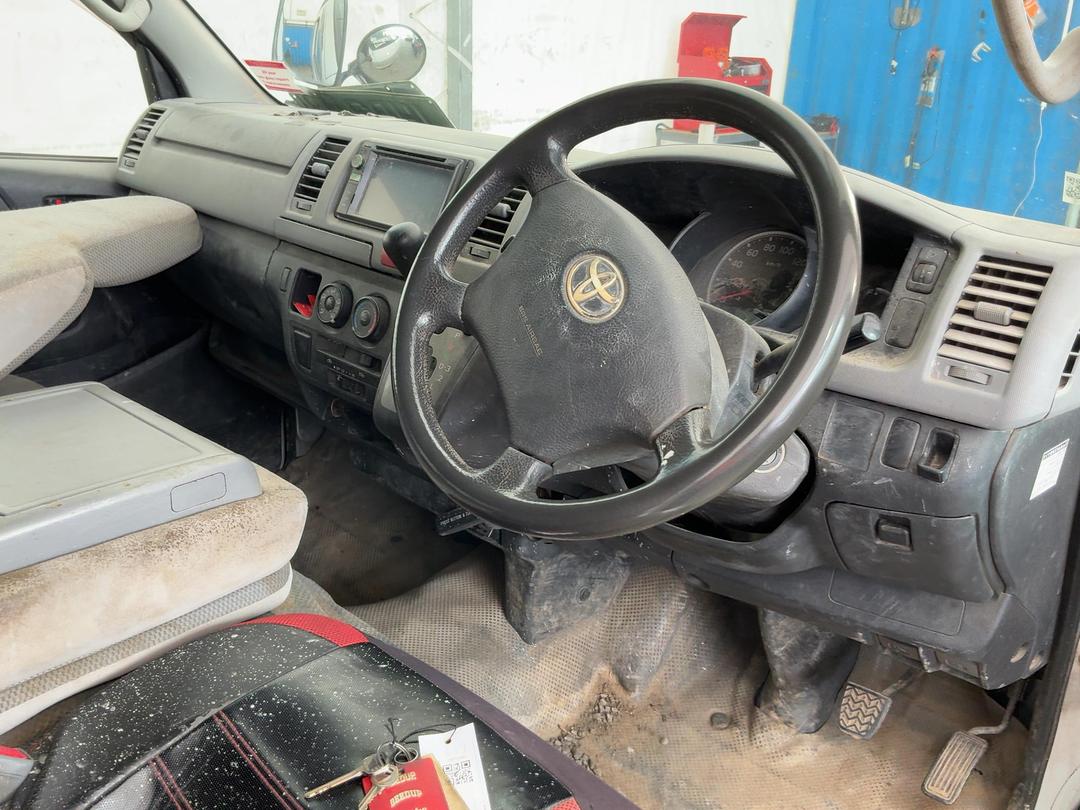 Photo '24' of Toyota Hiace