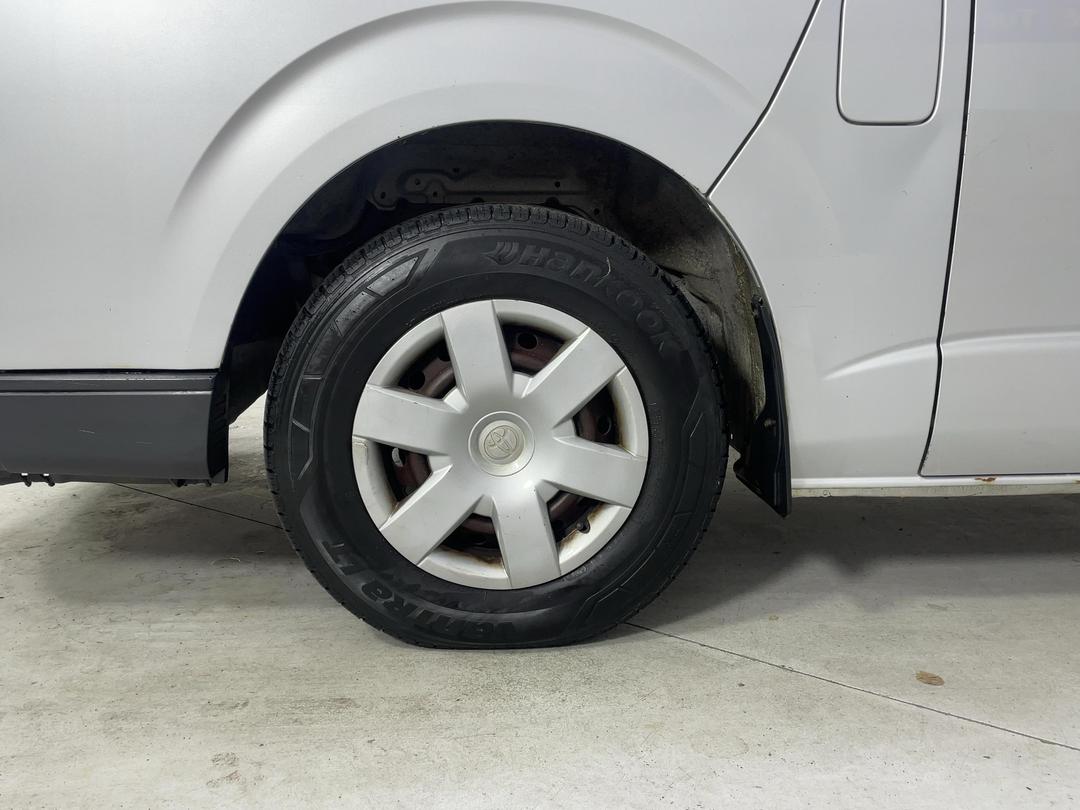 Photo '10' of Toyota Hiace