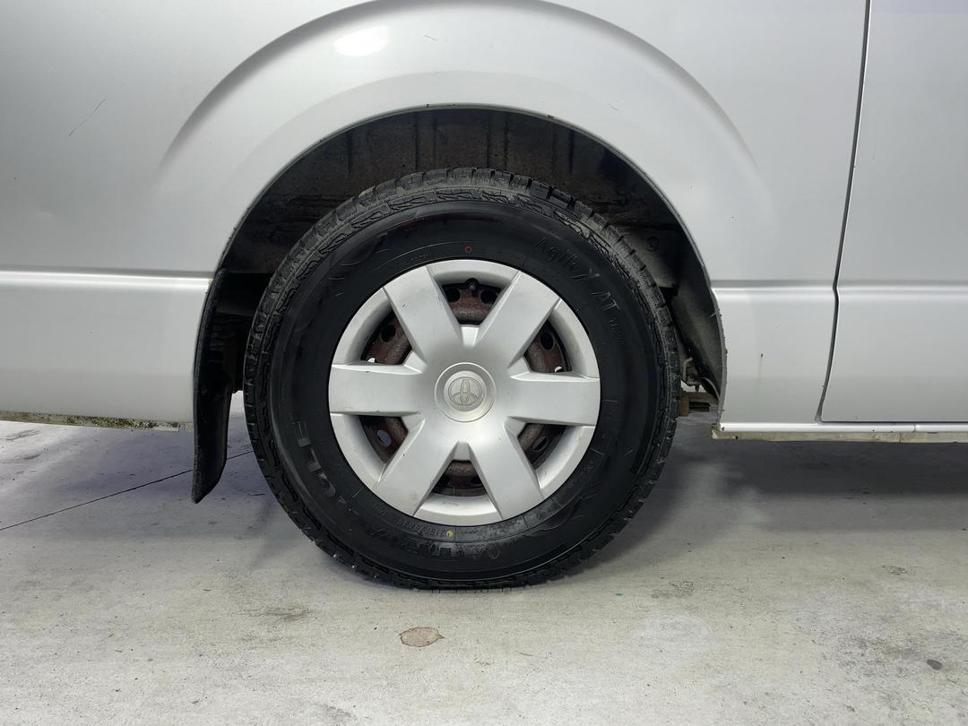 Photo '12' of Toyota Hiace
