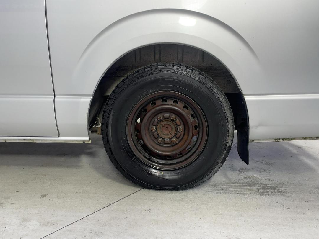 Photo '11' of Toyota Hiace