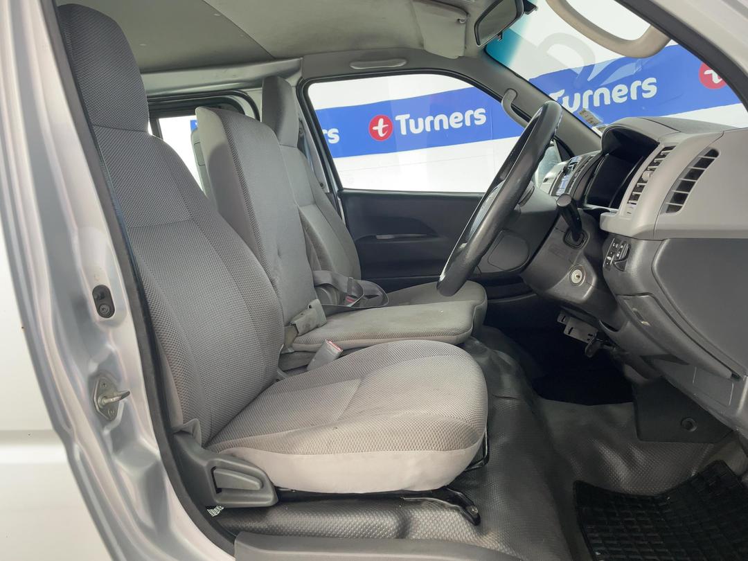 Photo '16' of Toyota Hiace