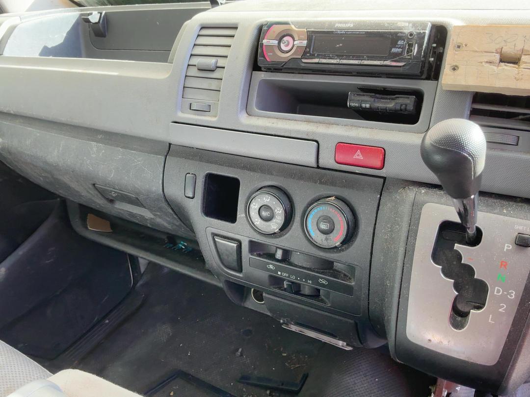 Photo '24' of Toyota Hiace Photo '24' of Toyota Hiace