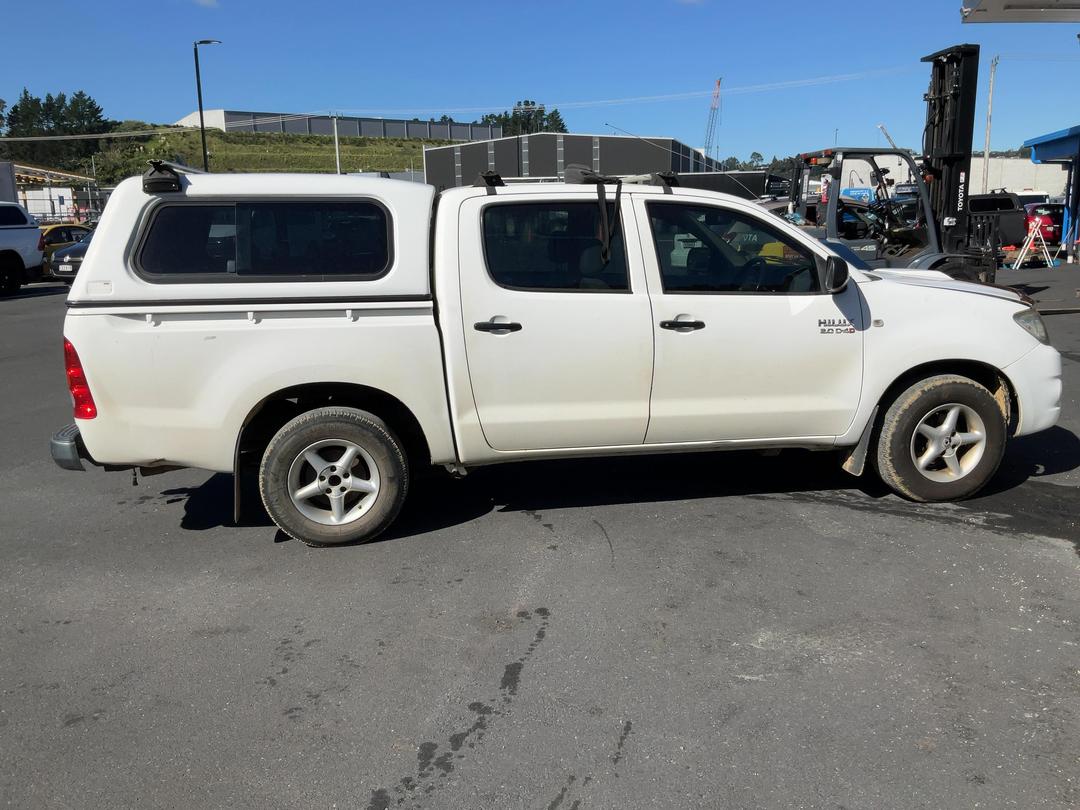 Photo '8' of Toyota Hilux 3.0TD 2WD DCU