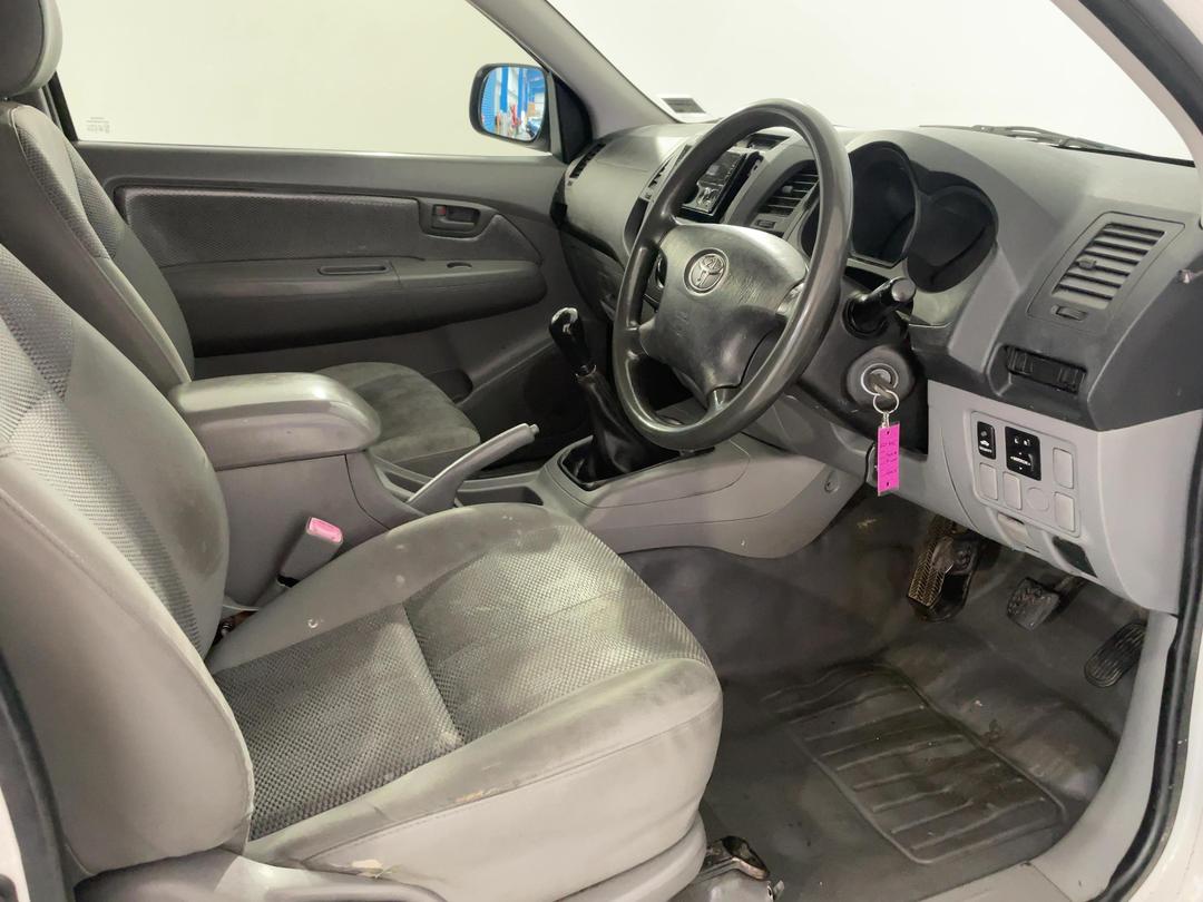 Photo '16' of Toyota Hilux