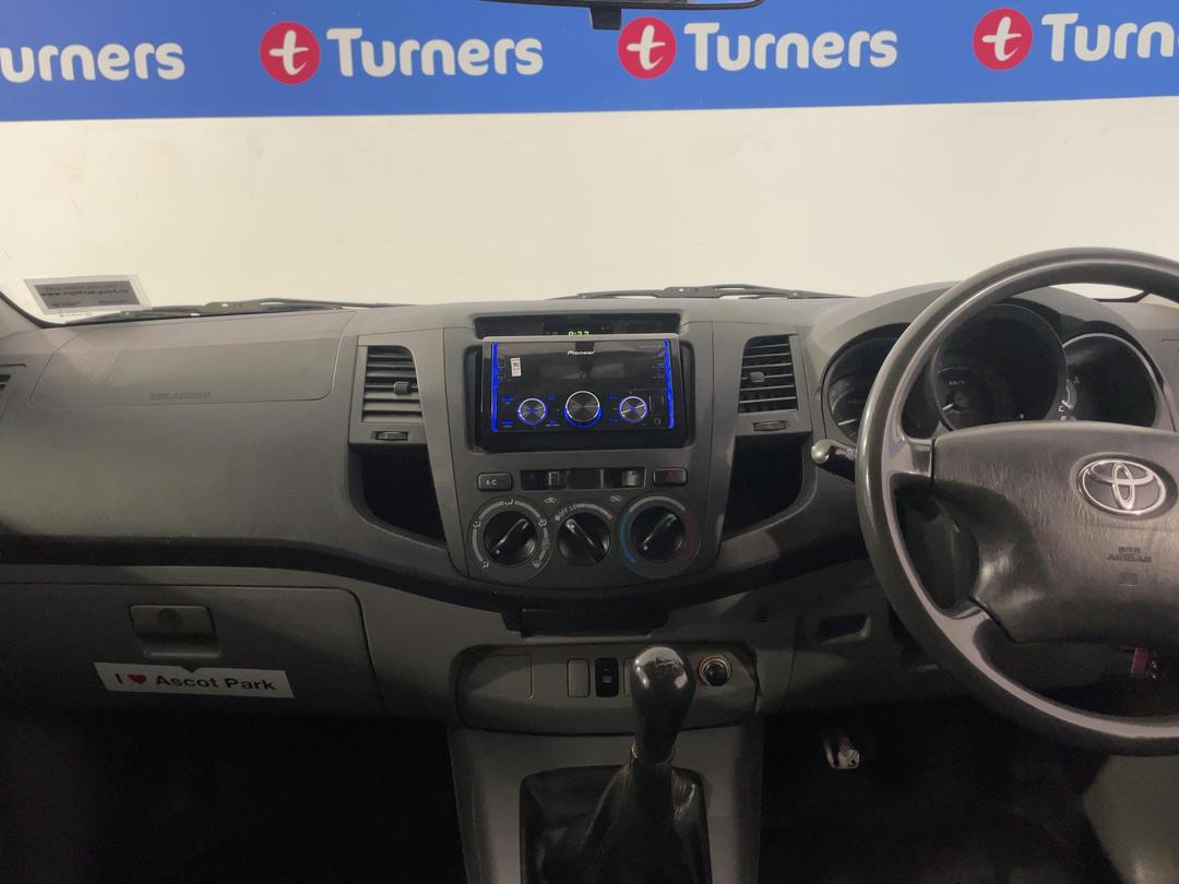 Photo '18' of Toyota Hilux