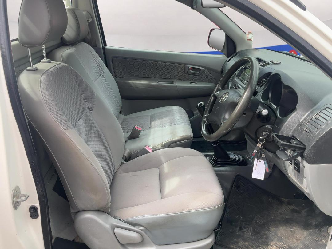 Photo '14' of Toyota Hilux TD SC Photo '14' of Toyota Hilux TD SC