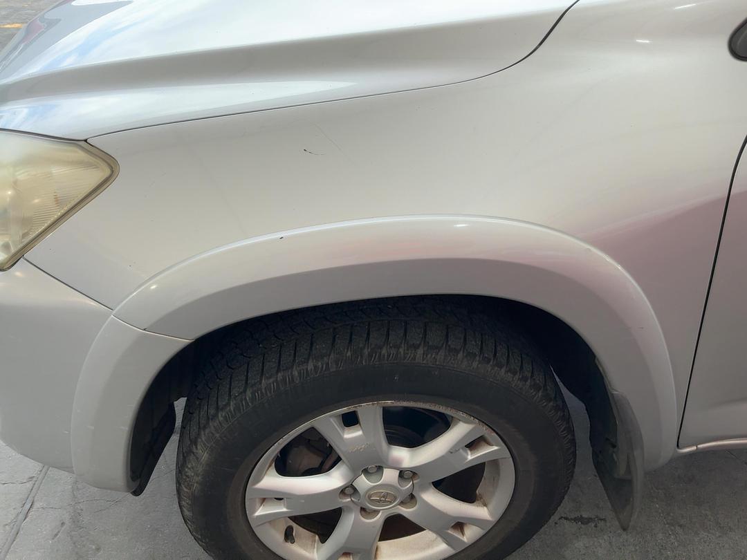 Photo '8' of Toyota RAV4 Limited