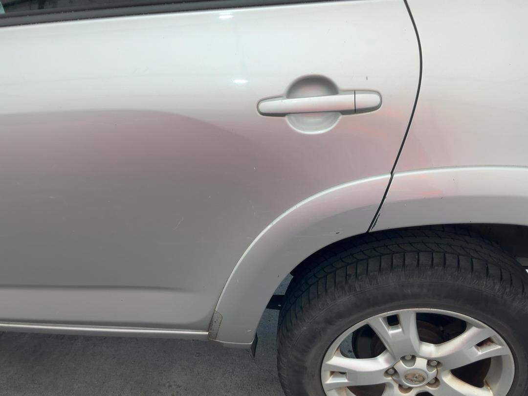 Photo '10' of Toyota RAV4 Limited