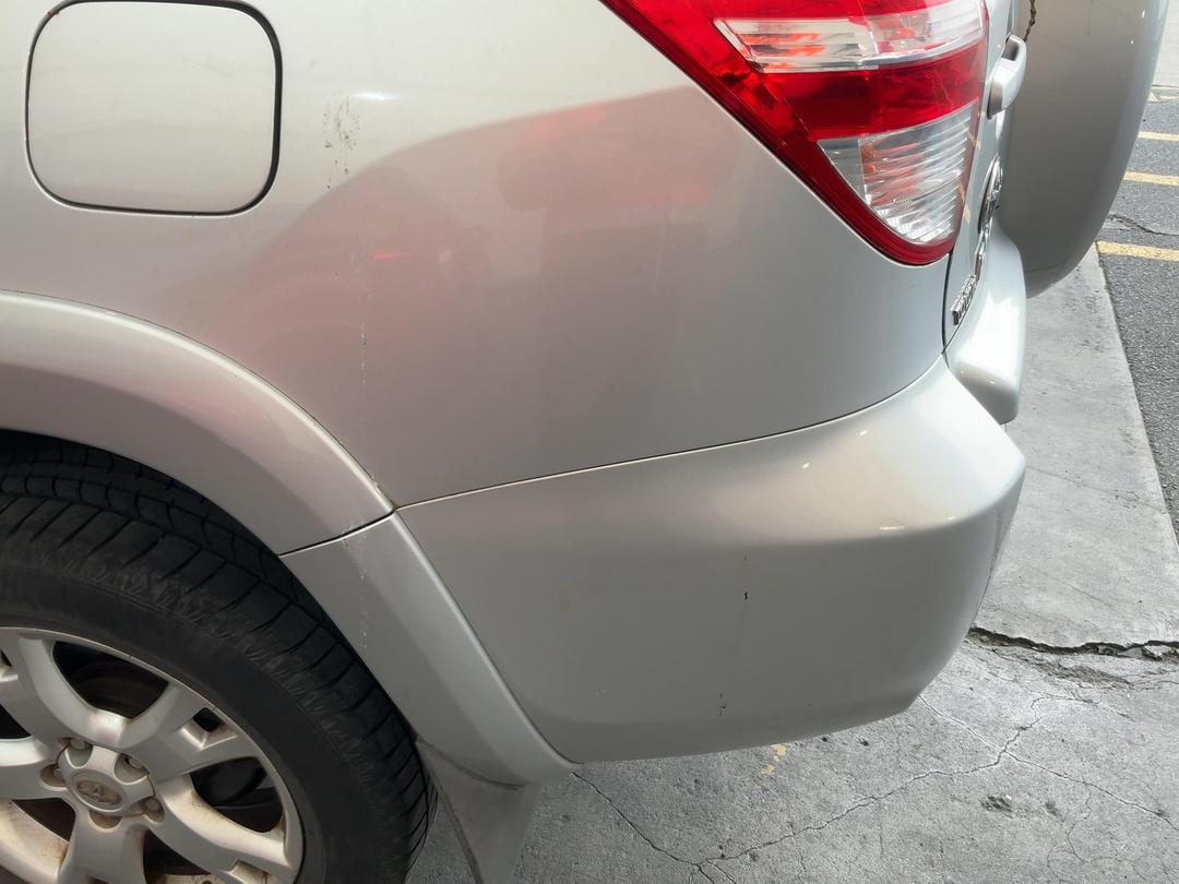 Photo '11' of Toyota RAV4 Limited