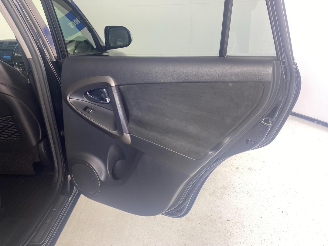 Photo '19' of Toyota Vanguard