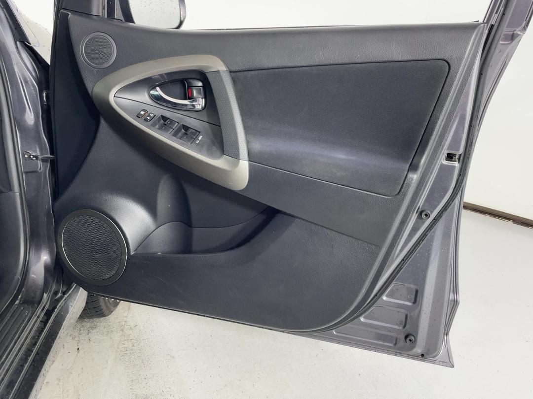 Photo '15' of Toyota Vanguard