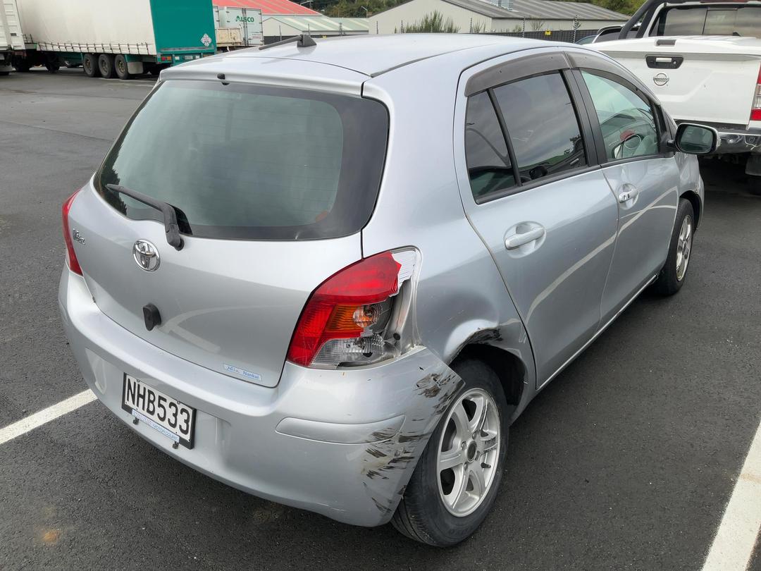 Photo '2' of Toyota Vitz