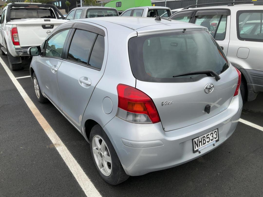 Photo '3' of Toyota Vitz