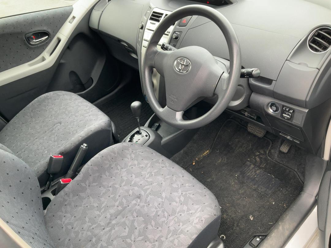 Photo '10' of Toyota Vitz