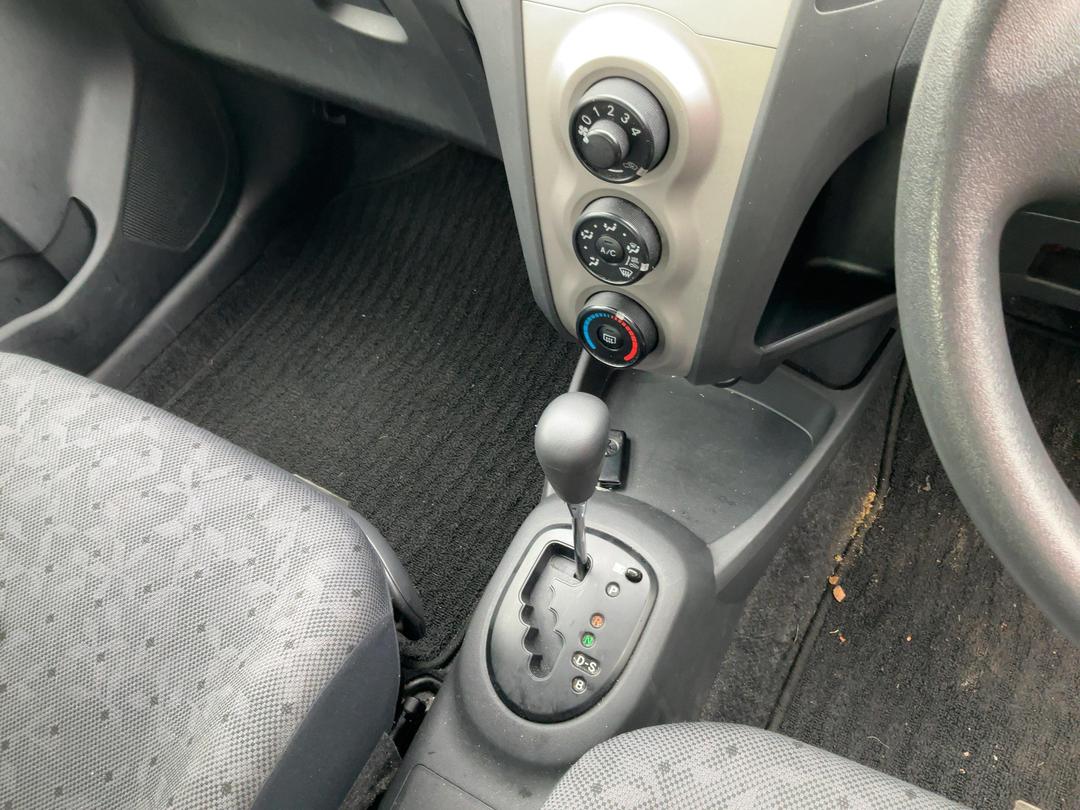 Photo '11' of Toyota Vitz