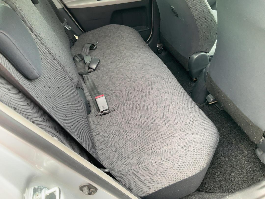 Photo '13' of Toyota Vitz