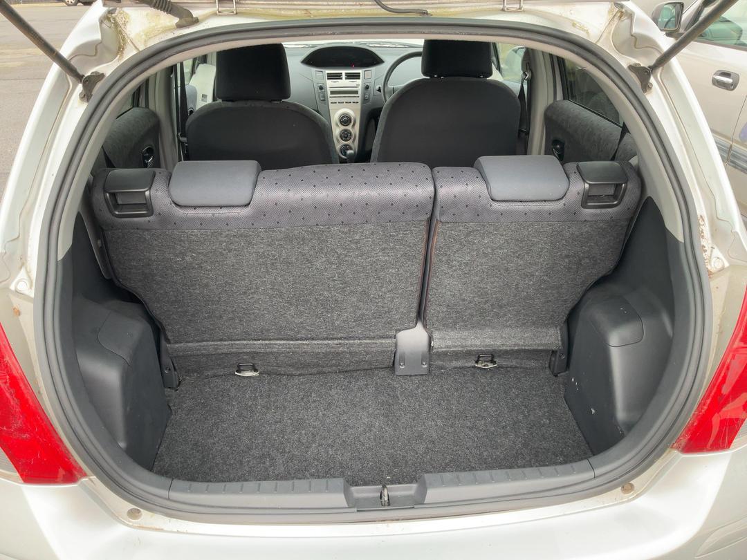 Photo '14' of Toyota Vitz