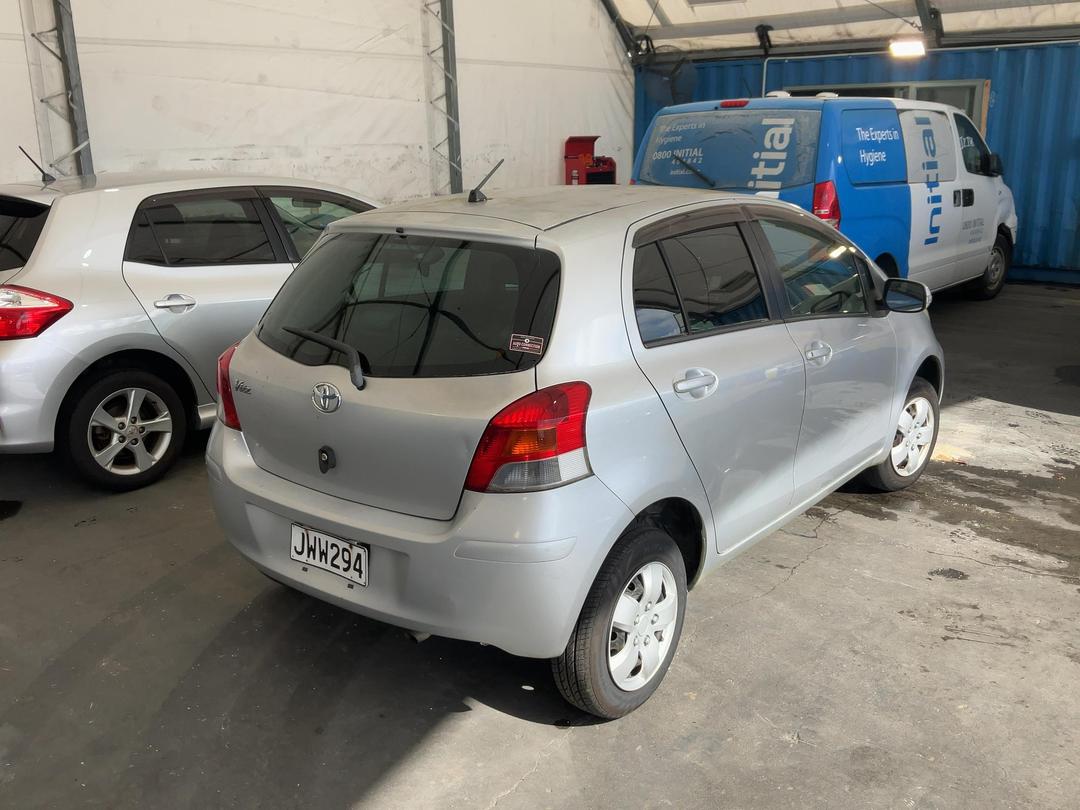 Photo '13' of Toyota Vitz Photo '13' of Toyota Vitz