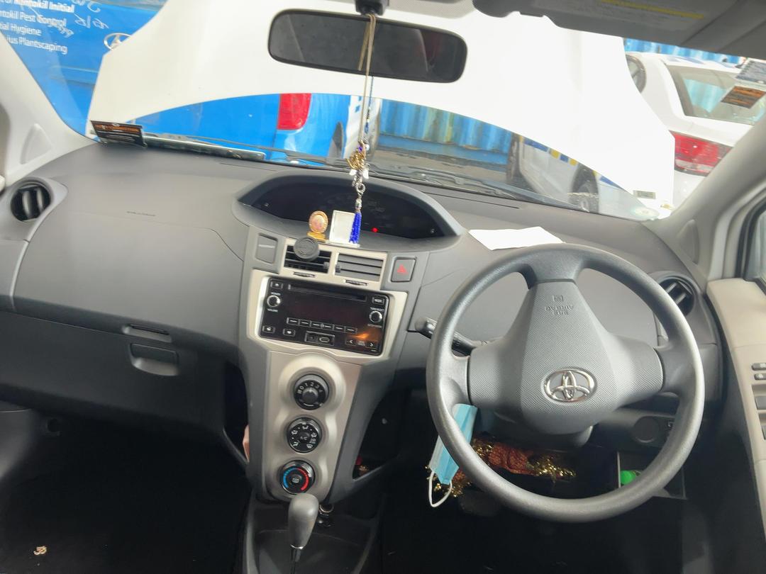 Photo '28' of Toyota Vitz Photo '28' of Toyota Vitz