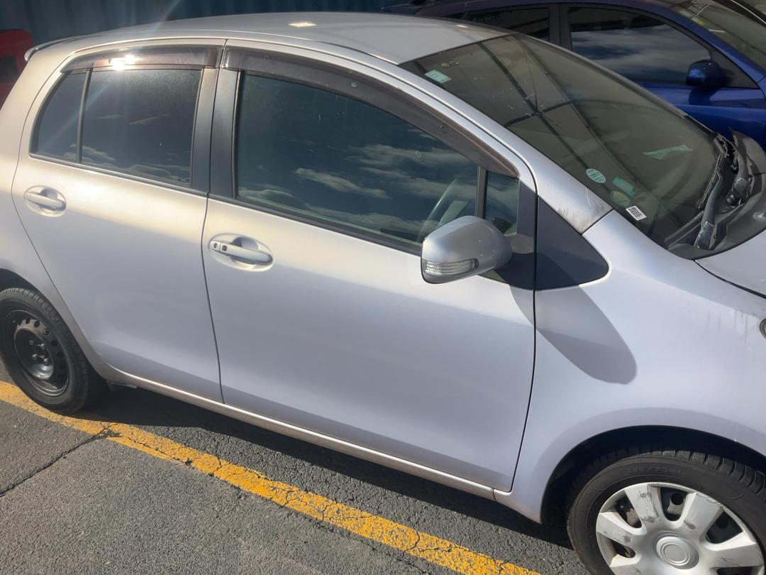 Photo '3' of Toyota Vitz Photo '3' of Toyota Vitz