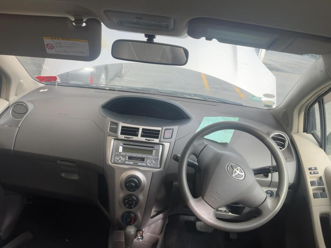 Photo '24' of Toyota Vitz Photo '24' of Toyota Vitz