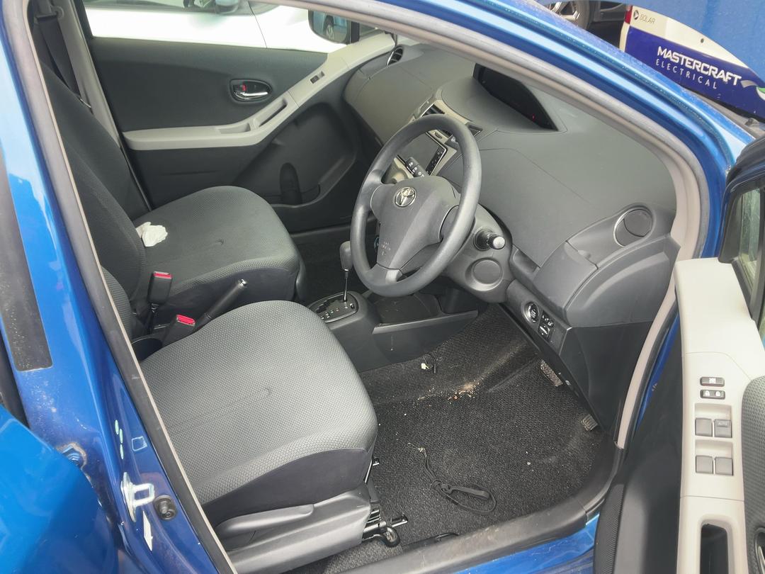 Photo '19' of Toyota Vitz Photo '19' of Toyota Vitz