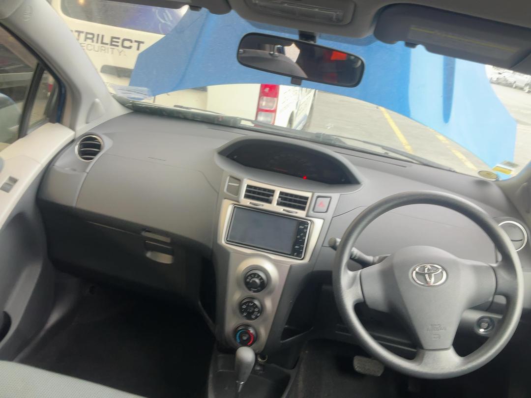 Photo '21' of Toyota Vitz Photo '21' of Toyota Vitz