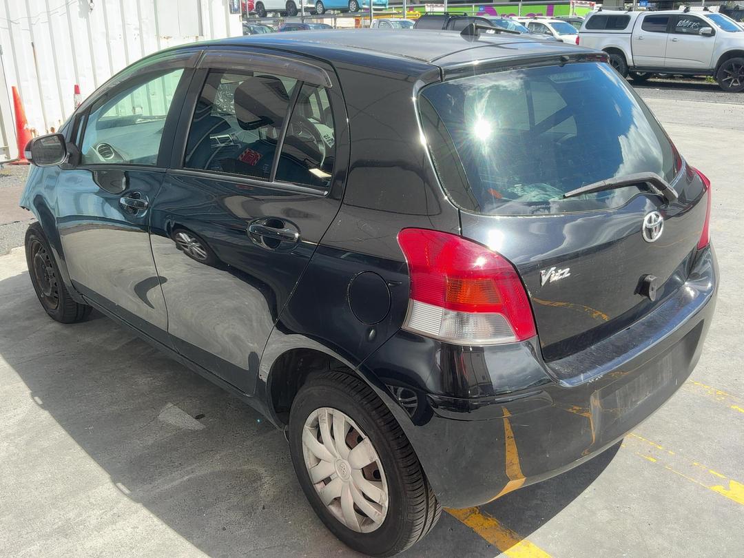 Photo '10' of Toyota Vitz Photo '10' of Toyota Vitz