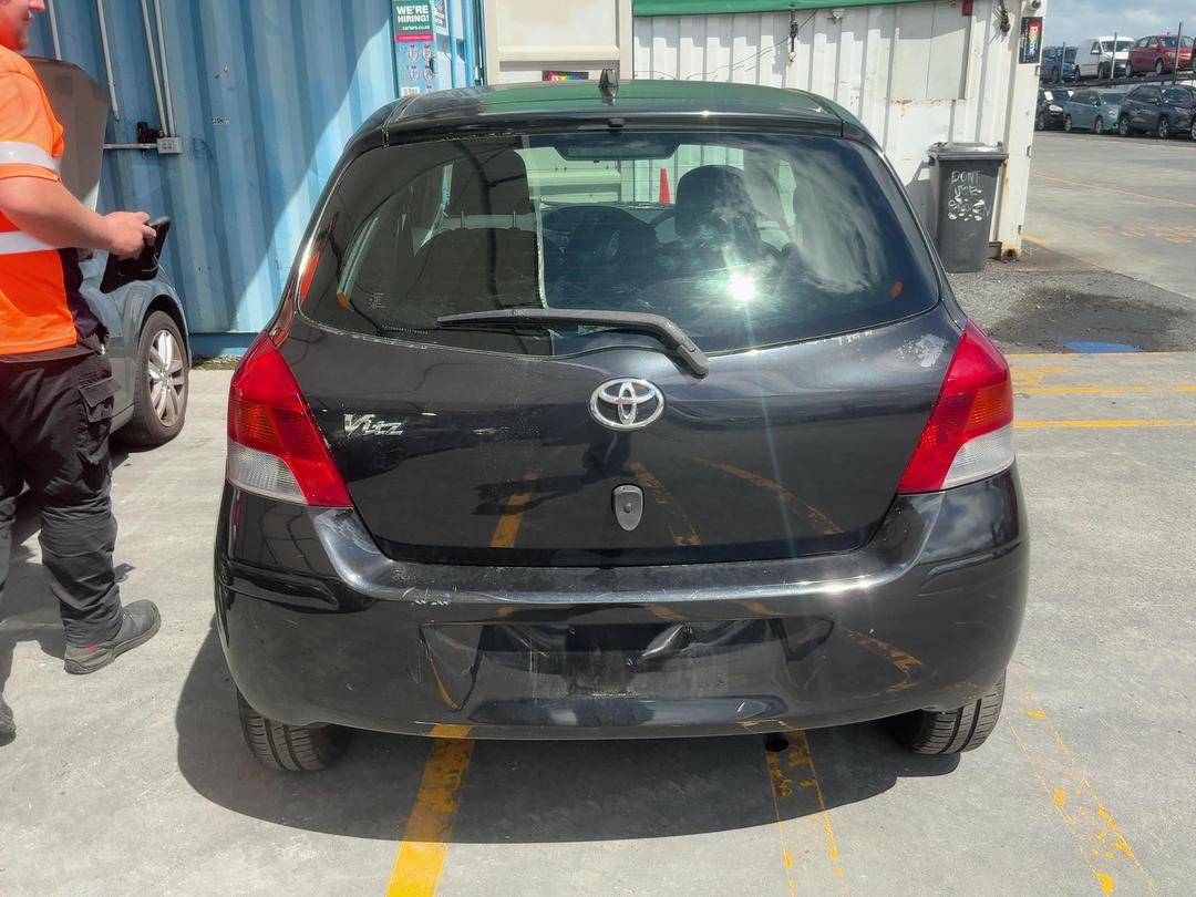 Photo '11' of Toyota Vitz Photo '11' of Toyota Vitz