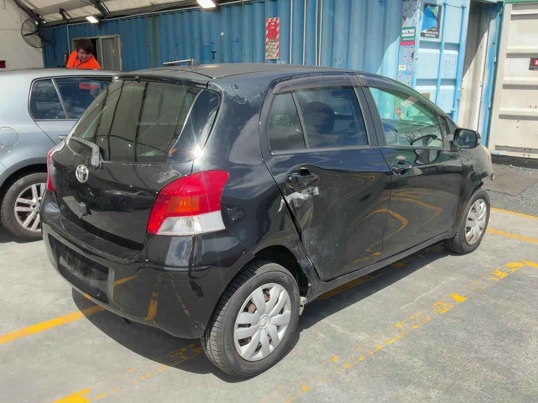 Photo '14' of Toyota Vitz Photo '14' of Toyota Vitz
