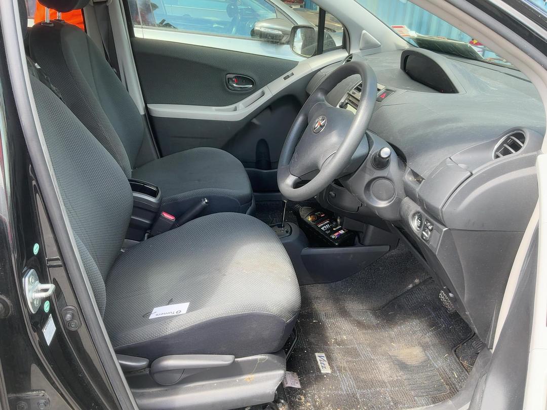 Photo '17' of Toyota Vitz Photo '17' of Toyota Vitz