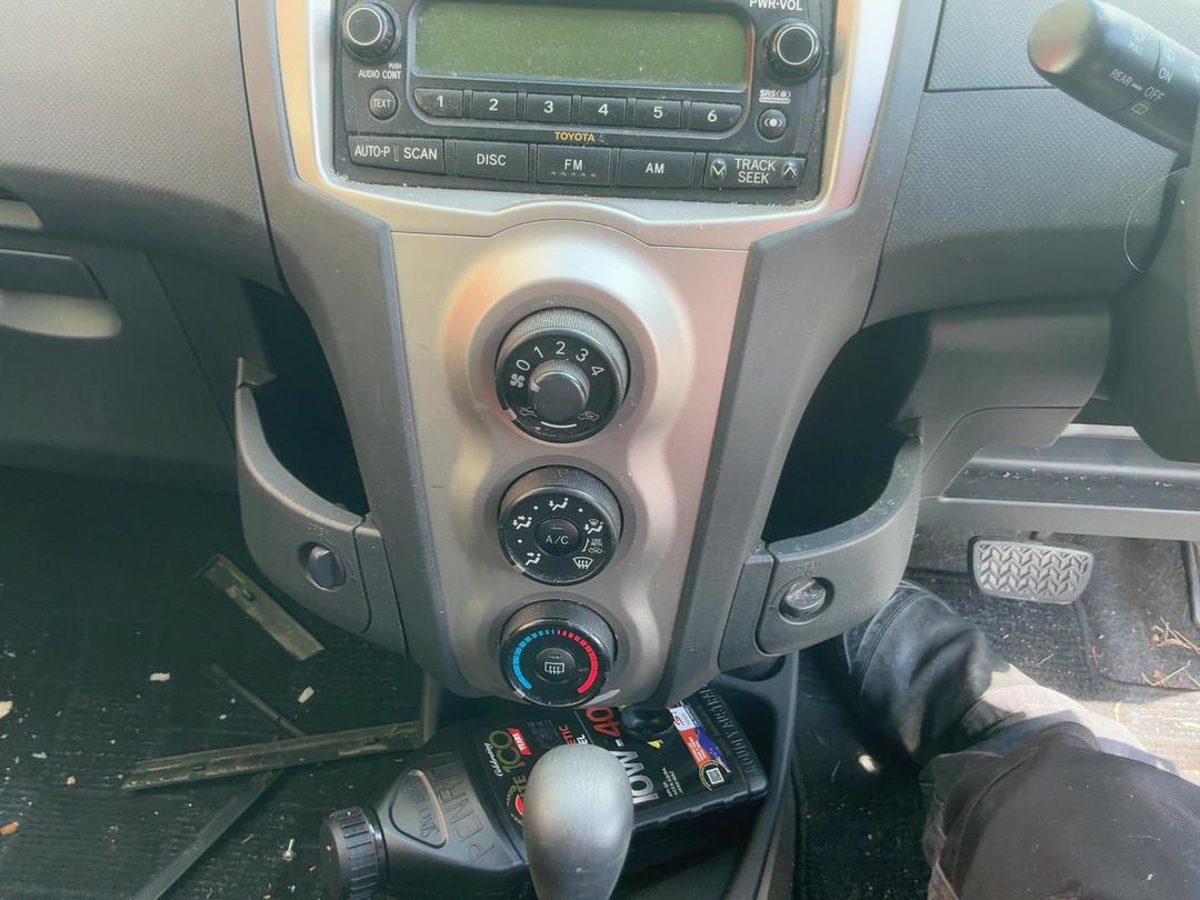 Photo '21' of Toyota Vitz Photo '21' of Toyota Vitz
