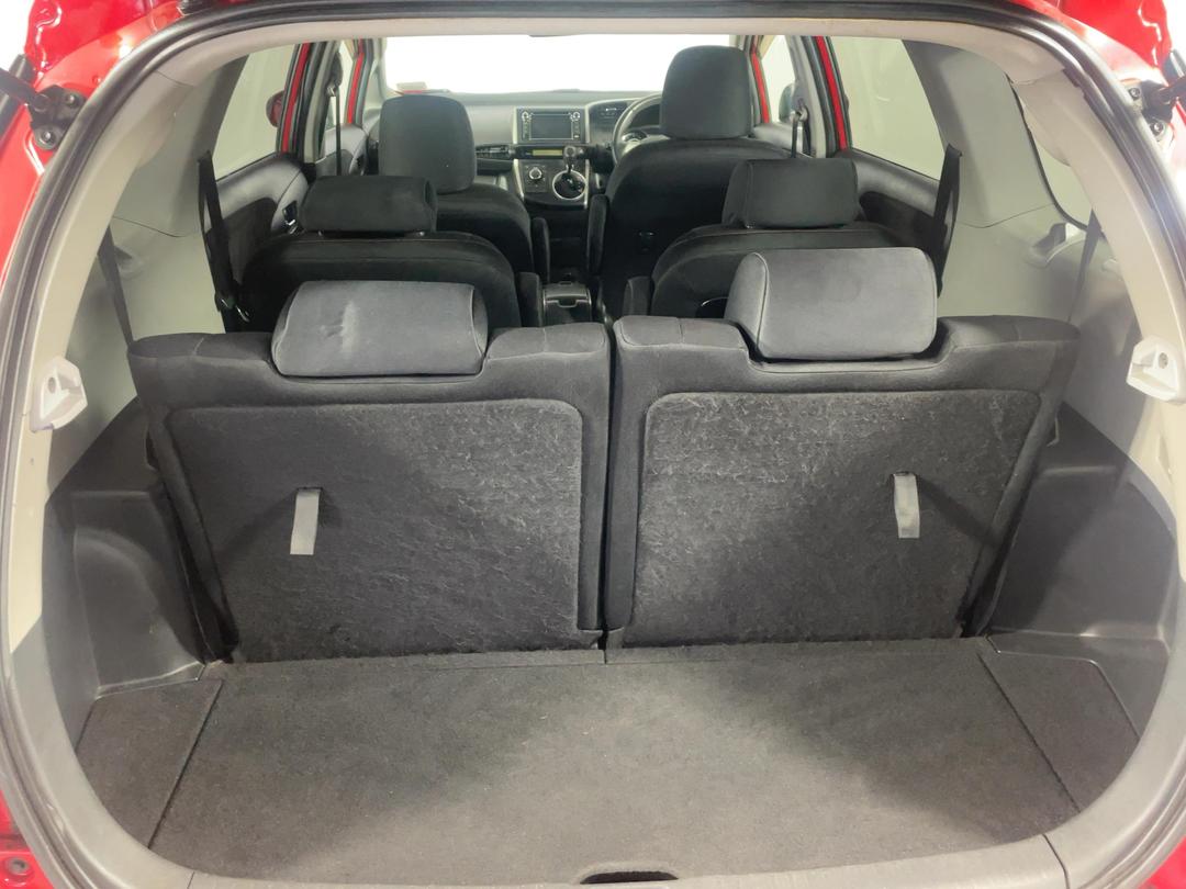Photo '14' of Toyota Wish