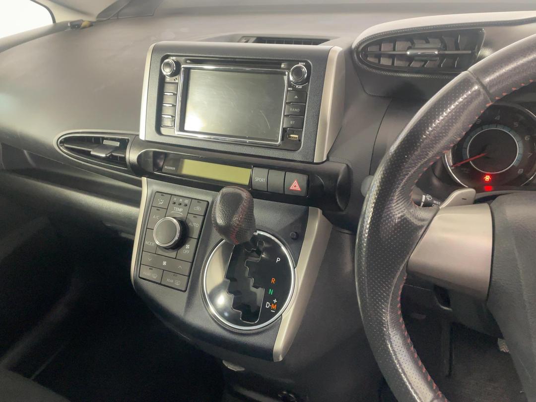 Photo '18' of Toyota Wish