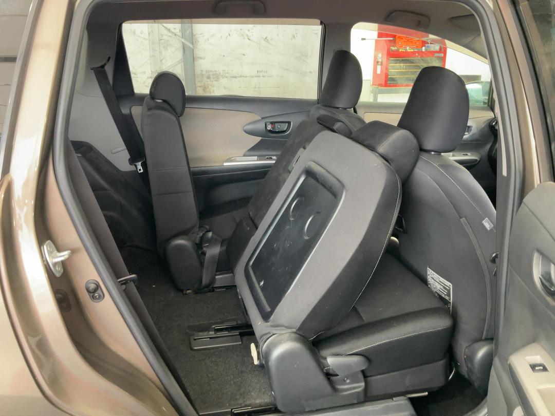 Photo '15' of Toyota Wish Photo '15' of Toyota Wish