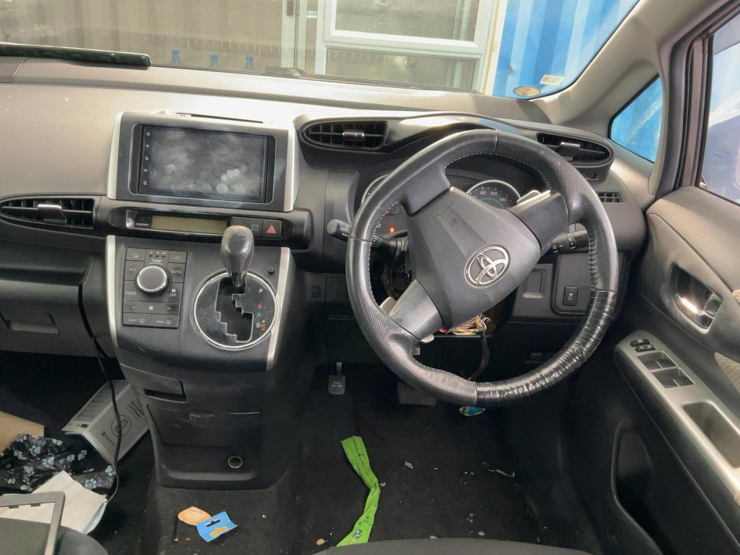 Photo '16' of Toyota Wish Photo '16' of Toyota Wish