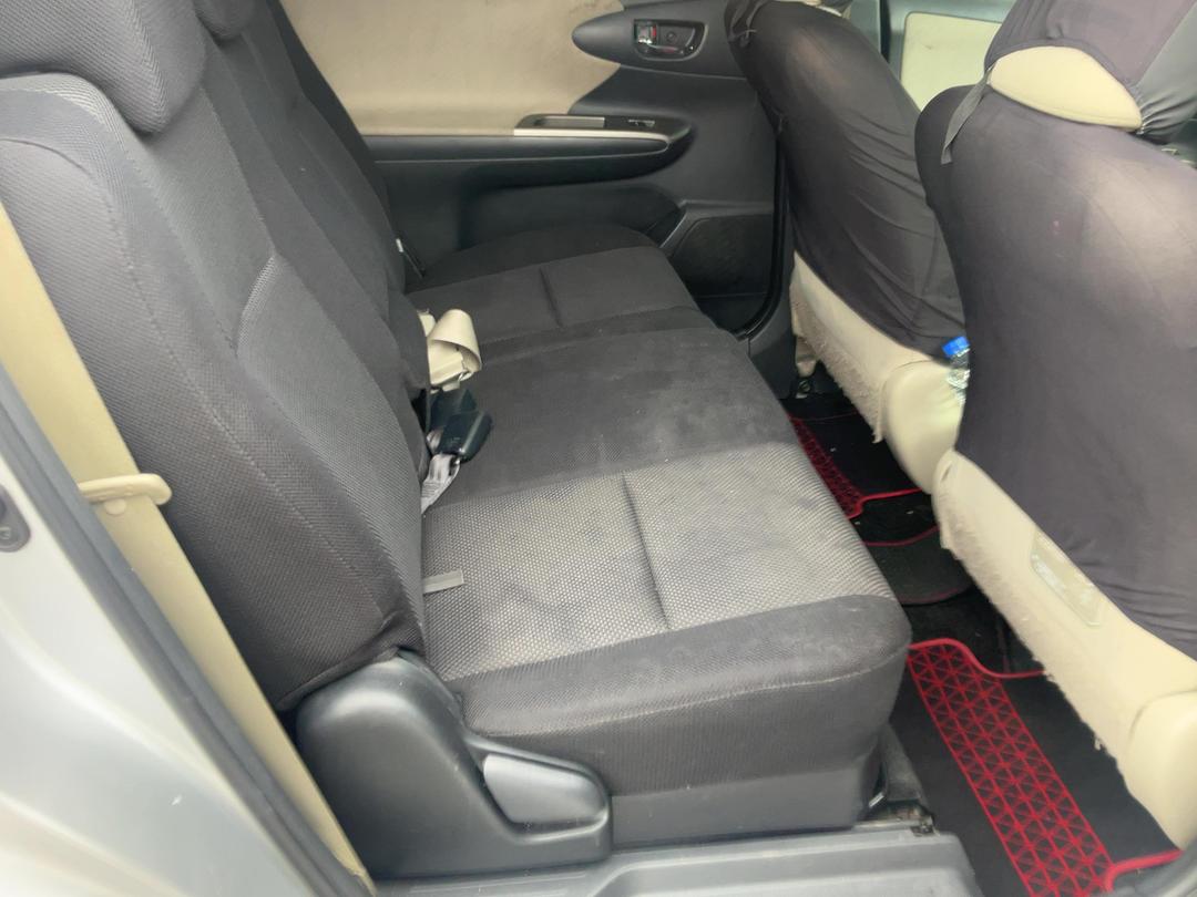 Photo '8' of Toyota Wish