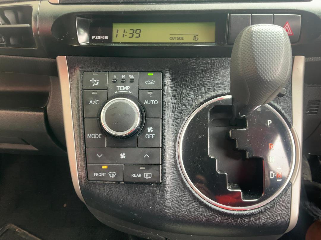 Photo '13' of Toyota Wish