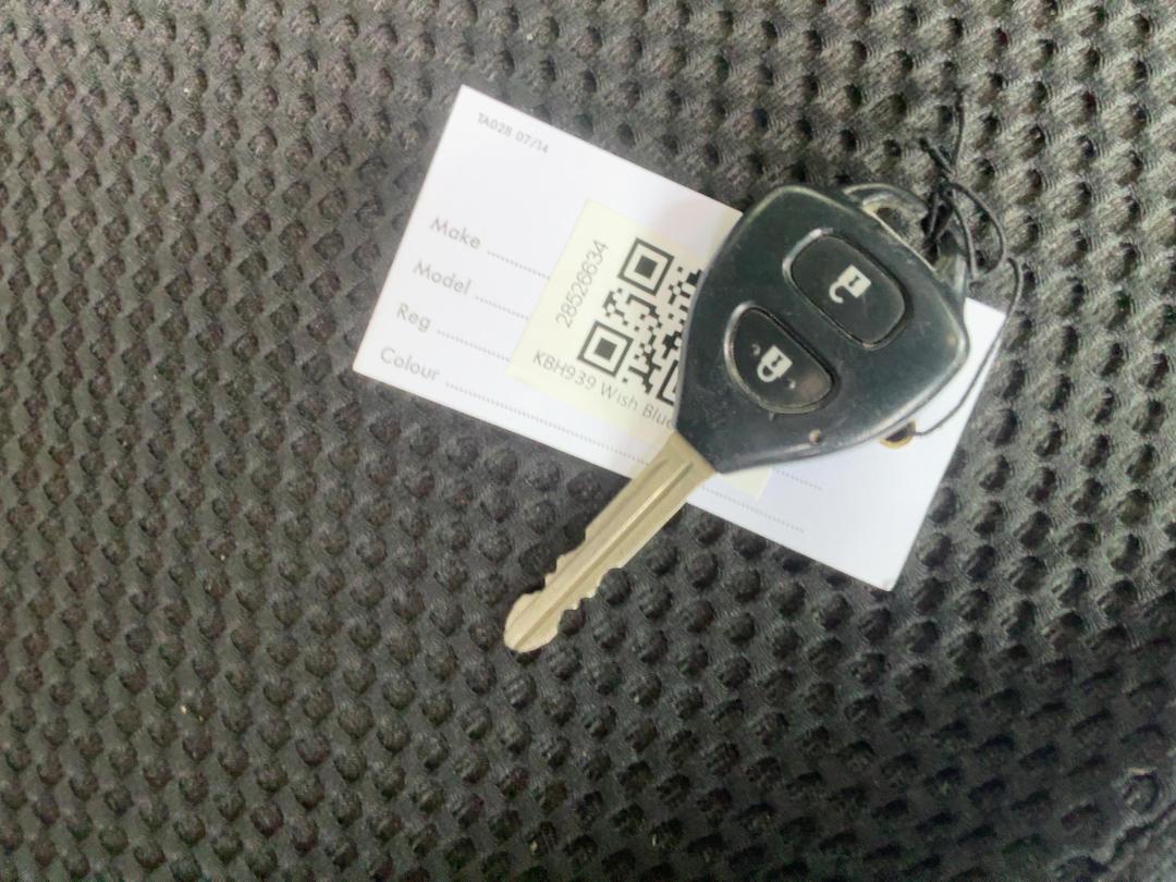 Photo '20' of Toyota Wish Photo '20' of Toyota Wish
