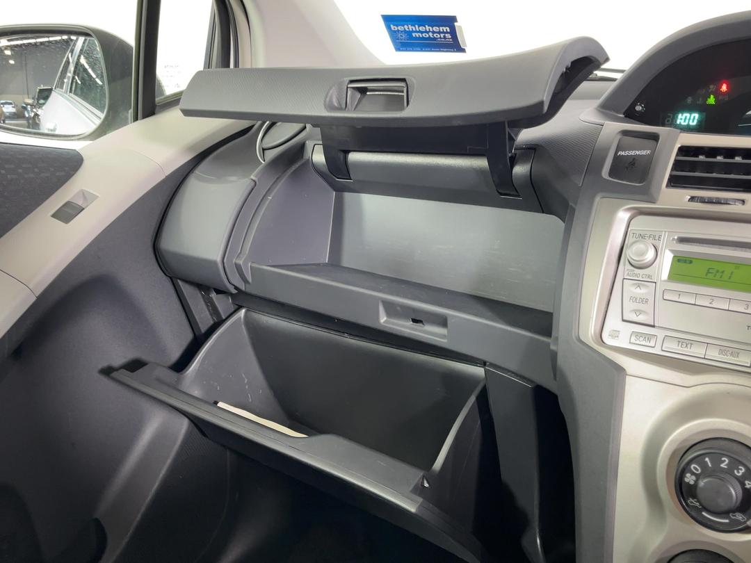 Photo '24' of Toyota Yaris