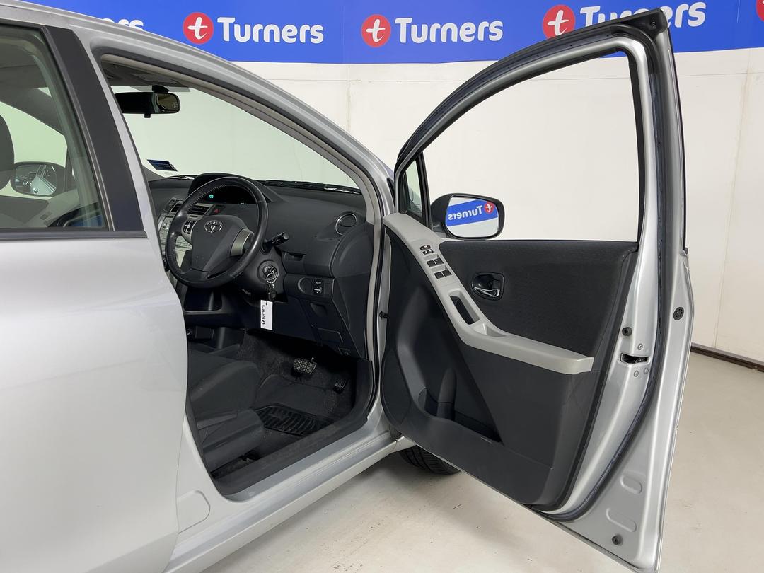 Photo '15' of Toyota Yaris